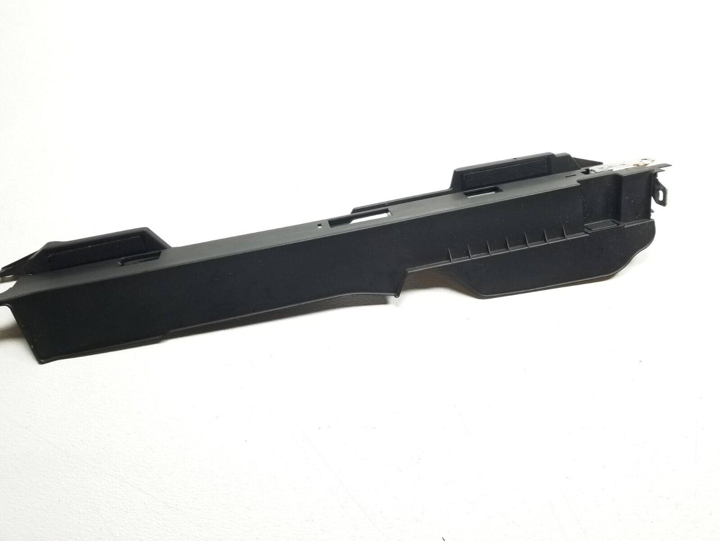 06 07 08 09 10 11 Mercedes Ml500 Right Rear Passenger Truck Bracket Trim OEM