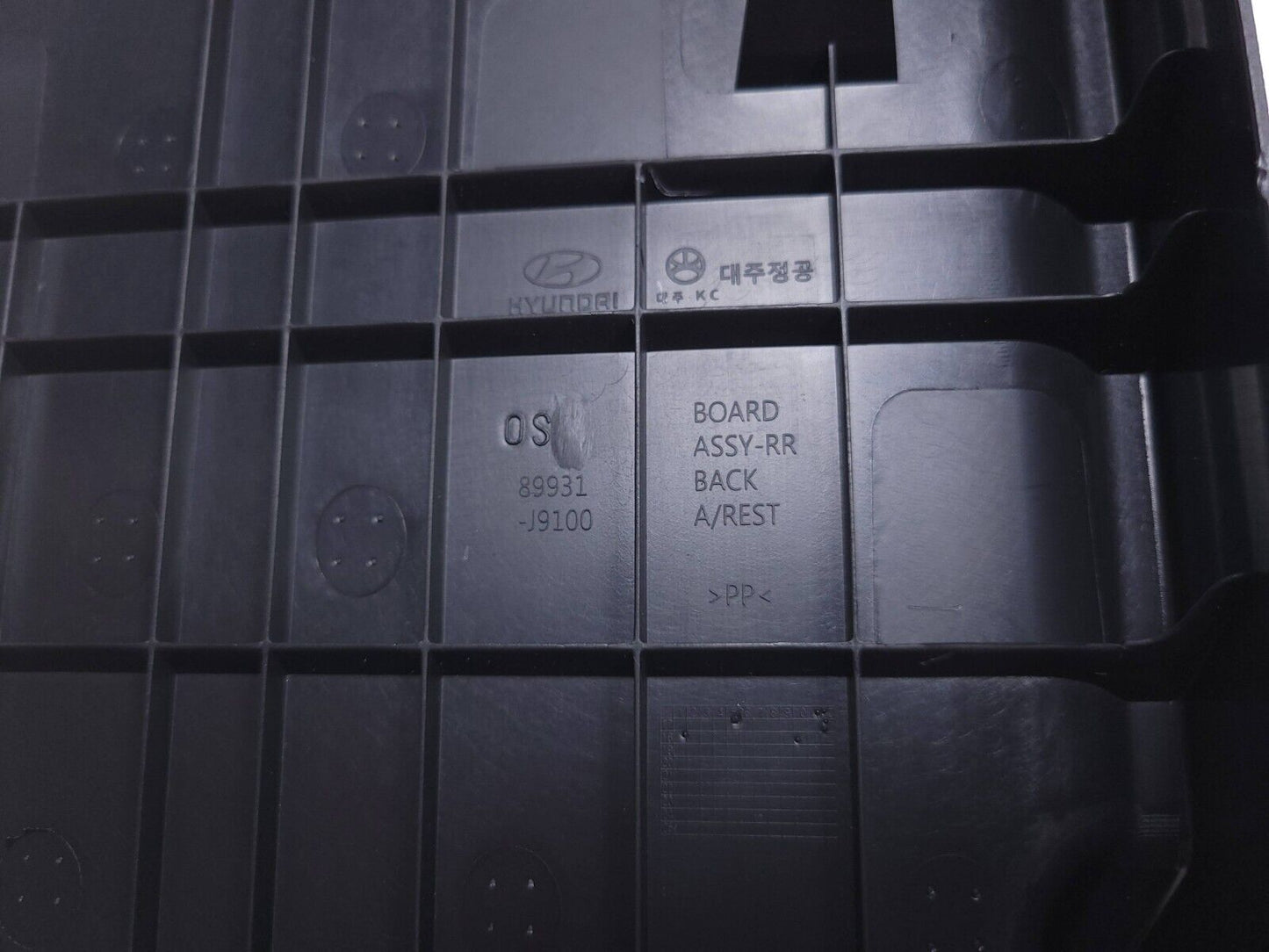 18-21 Hyundai Kona Rear Seat Center Arm Rest Board Cover Panel 89931j9100  OEM