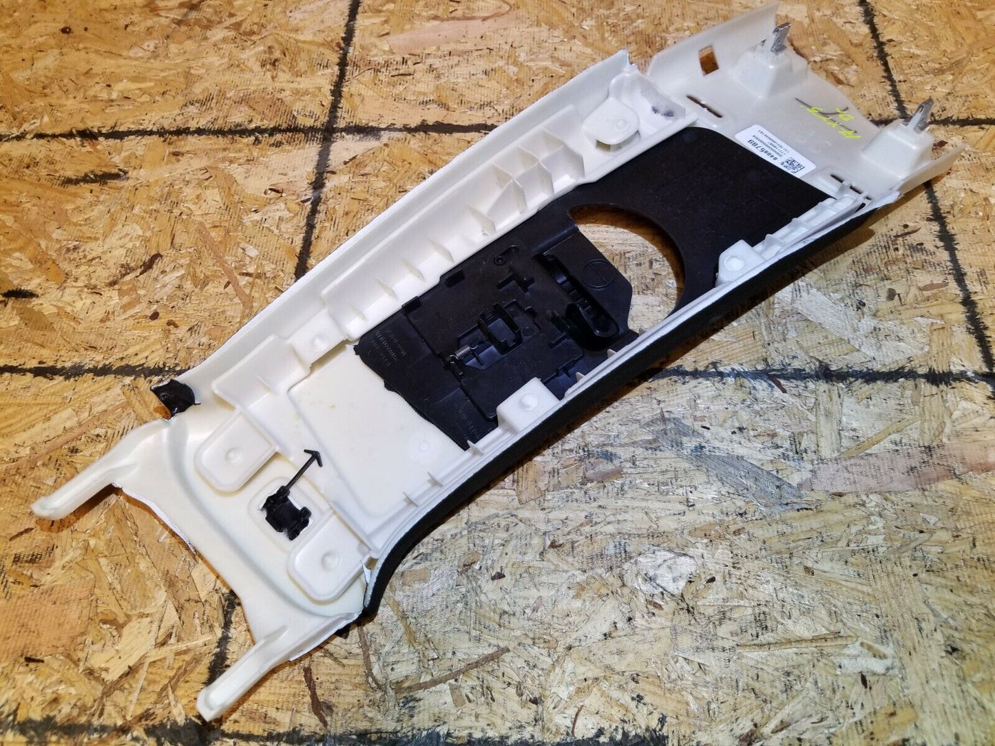 17 18 19 20 Cadillac Xt5 Upper B Pillar Trim Left Driver Side OEM 34k