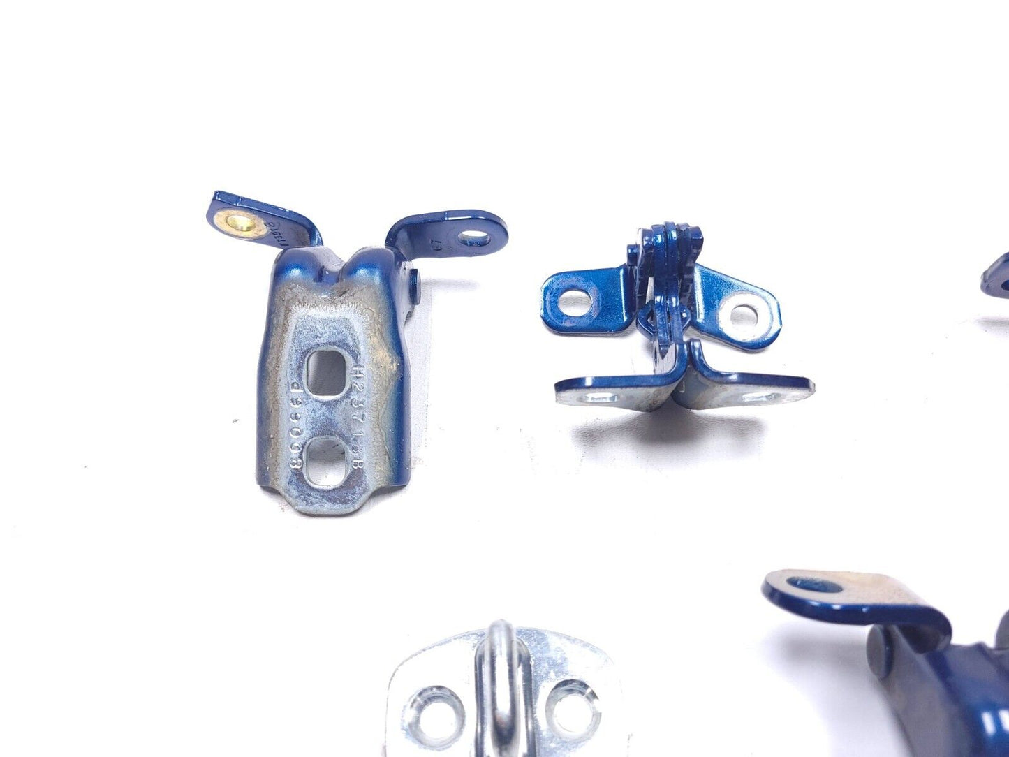 18 19 20 21 Chevrolet Equinox Door Hinge Right Passenger Side OEM