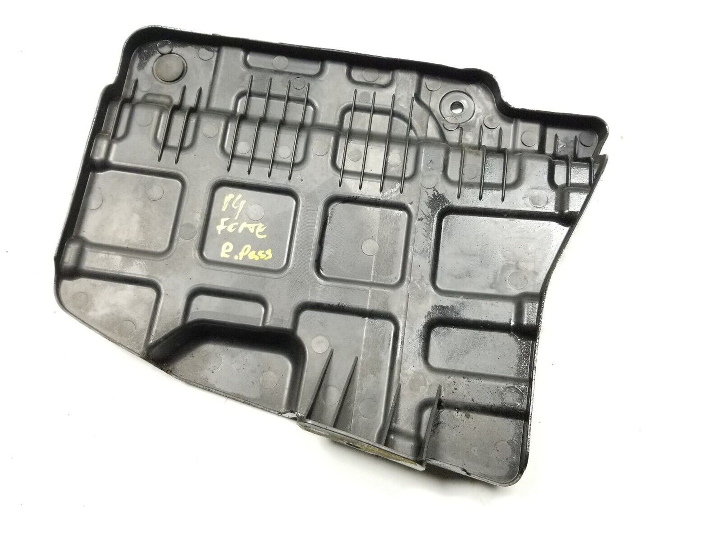 14 15 16 Kia Forte Rear Bumper Guard Right Passenger Side 86652-a7000 OEM