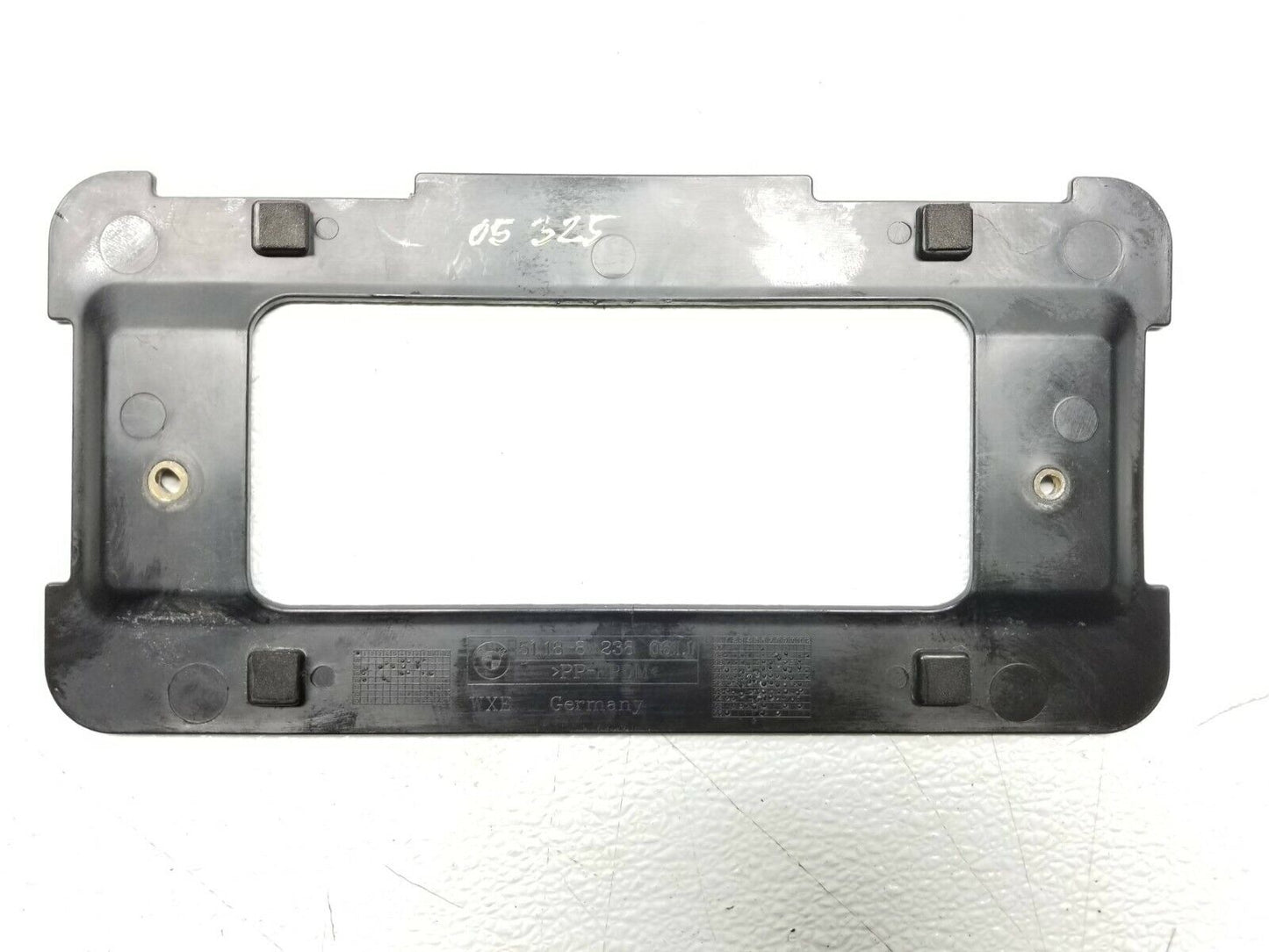 01 02 03 04 05 BMW E46 Sdn Rear License Plate Mount Bracket OEM 125k Miles