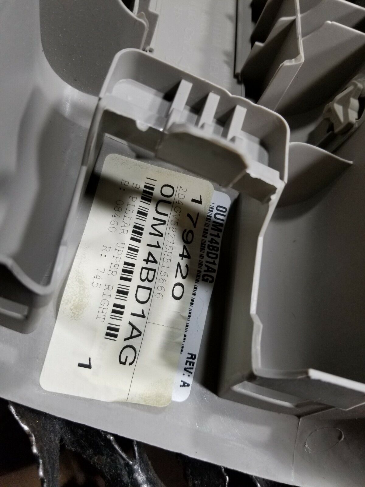 05 06 07 Dodge Magnum Right Passenger Side B Pillar Upper Trim Cover OEM