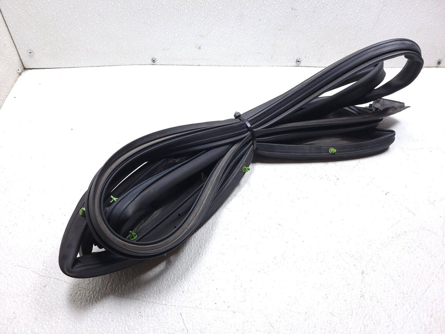 18 19 20 21 22 Honda Odyssey Door Weatherstrip Seal Front Right Pass Side OEM