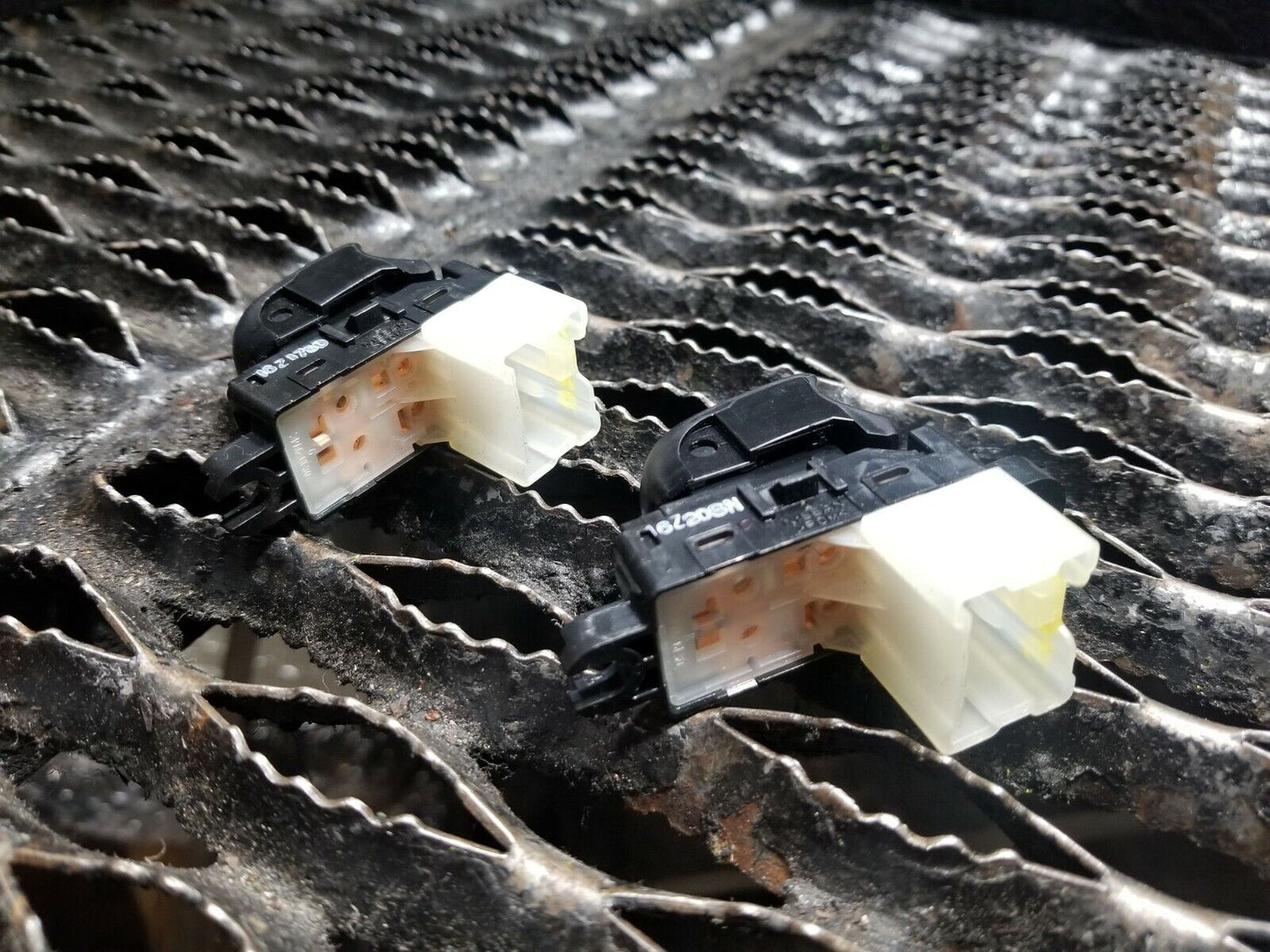 16 17 18 19 Nissan Rogue Rear Left & Right Door Window Switch 2pcs  OEM