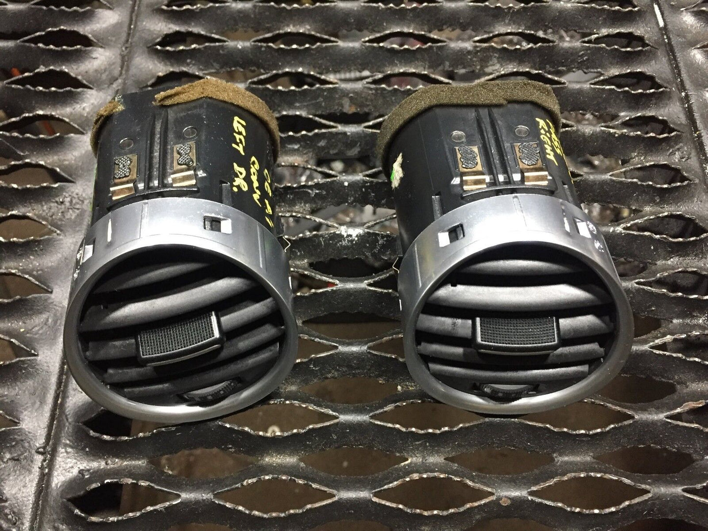 04 05 06 Audi A4 B6 Cabrio Dashboard Vent Left & Right OEM Pair