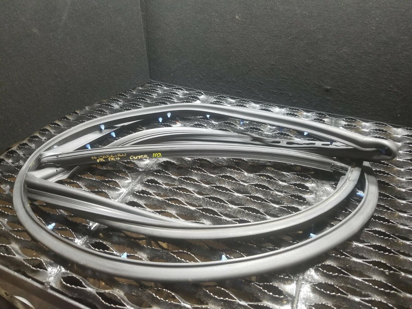 14 2014 Dodge Grand Caravan Front Right Pass Door Outer Weatherstrip Seal OEM