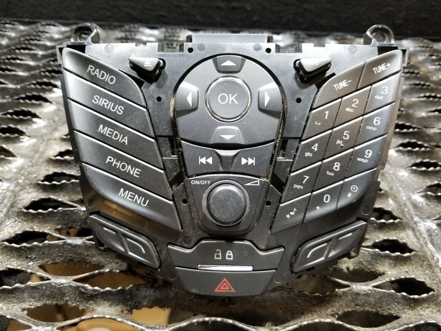 13 14 2013 2014 Ford Focus AM FM Cd Control Panel Dm5t18k811 OEM #113