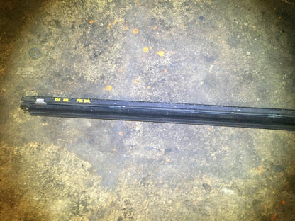 99 00 01 02 03 Mercedes W163 Front Driver Side Door Window Glass Molding OEM D34