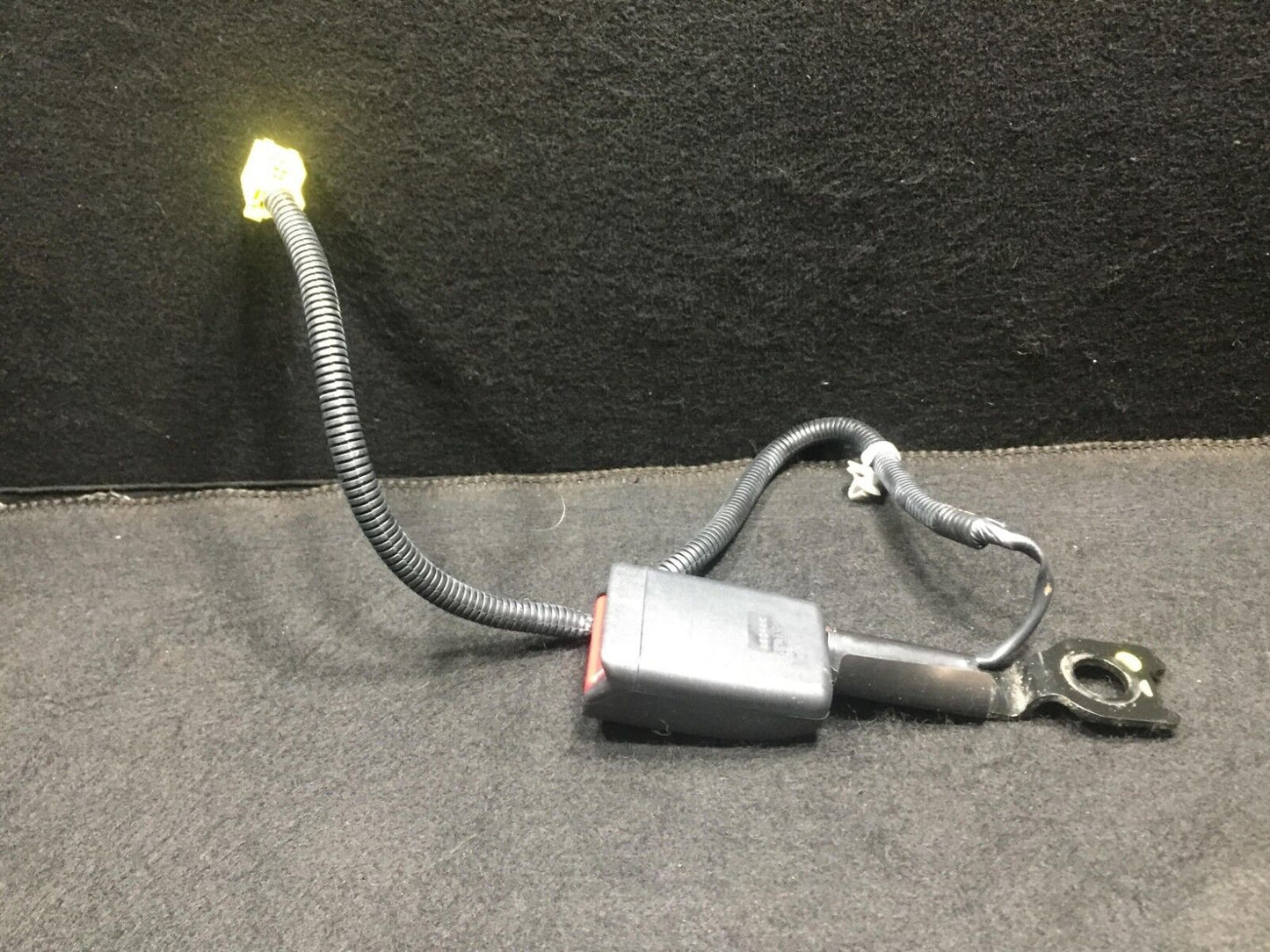 2010 2011 Kia Soul Front Right Passenger Seat Belt Buckle  OEM A1