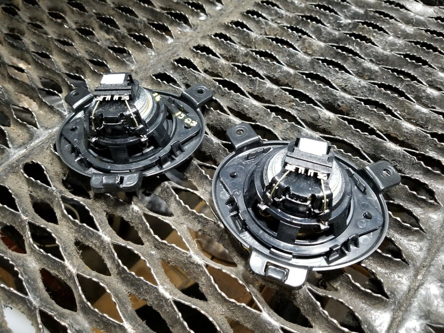 11 12 13 14 15  Audi Q7 Rear Roof Bose Speakers Pair OEM 87k