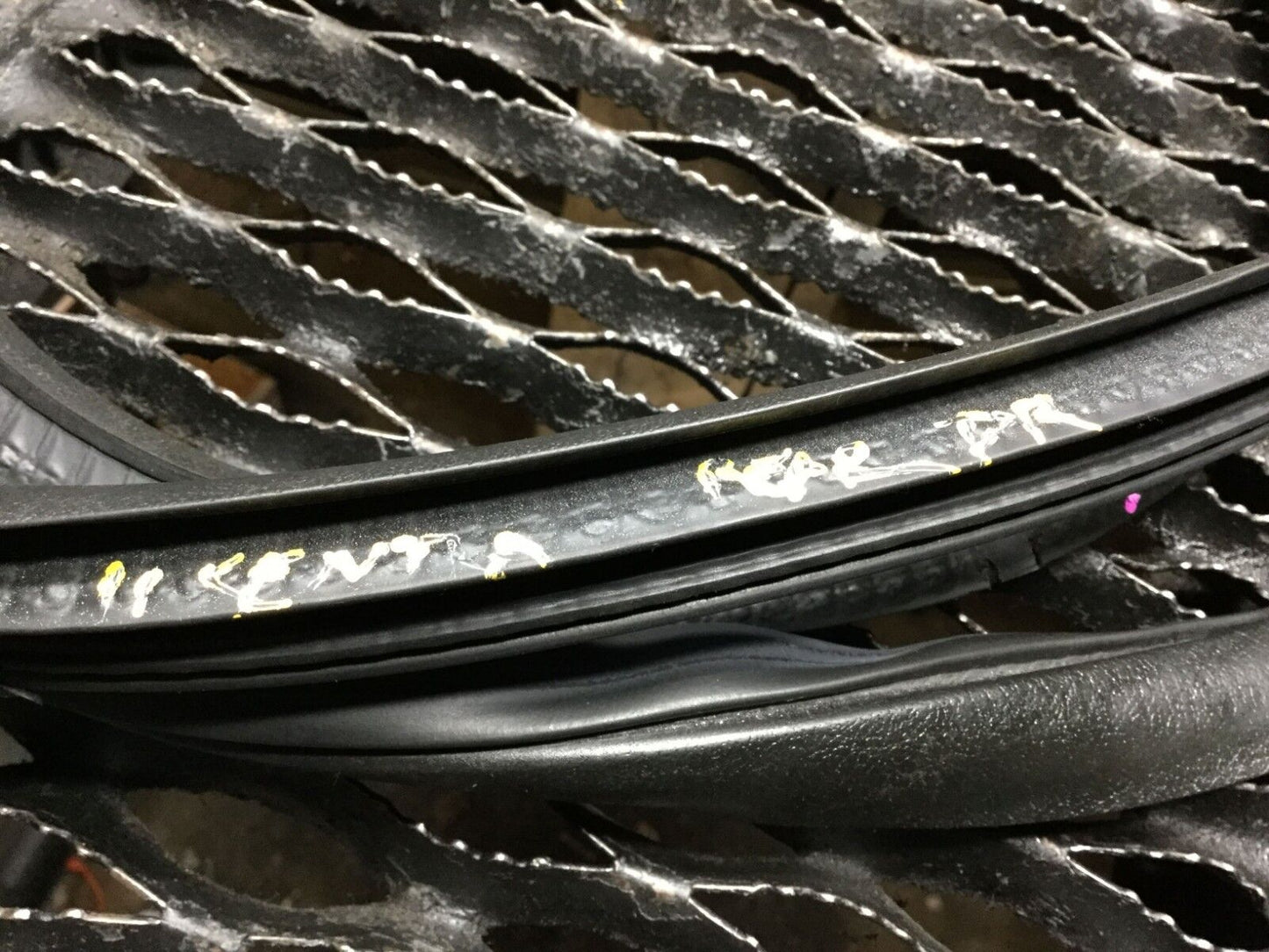 07 08 09 10 11 12 Nissan Sentra Rear Left Dr Side Door Weather Strip Seal OEM D8