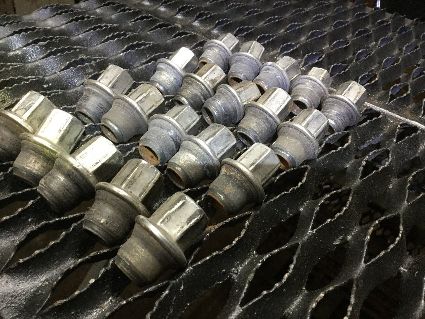 Chrysler Dodge Wheel Lug Nut 20pcs OEM