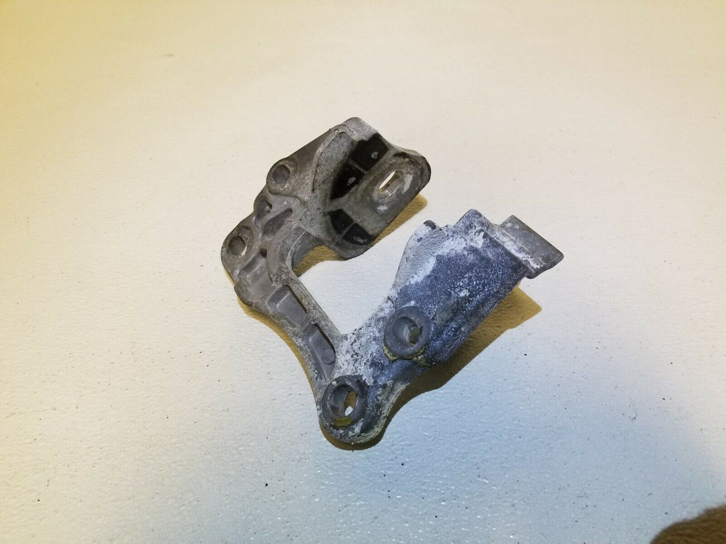 11 12 13 14 Ford Edge Engine Mount Bracket Driver Side OEM 43k Miles