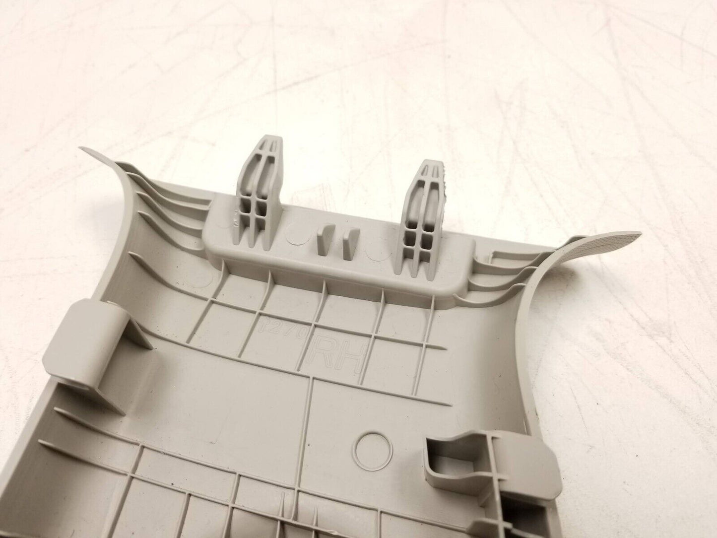 20 21 22 Hyundai Venue Upper Center B Pillar Trim Cover Right Pass Side OEM