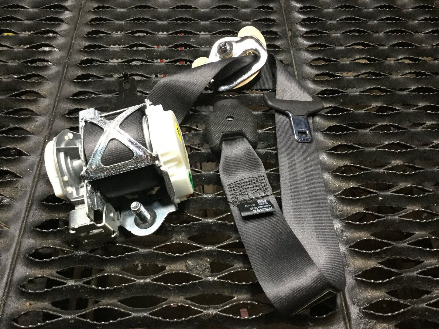 11 12 13 14  Hyundai Sonata Fornt Right Passenger Seat Belt Retractor OEM