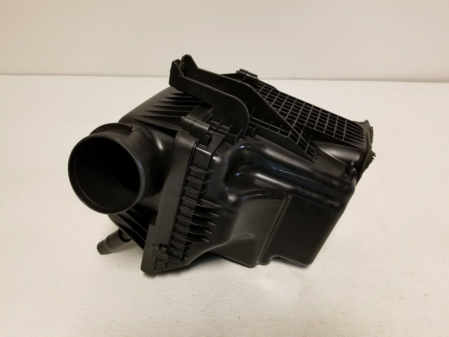11 12 13 14 Dodge Charger 3.6l Air Cleaner Filter Box OEM 92k