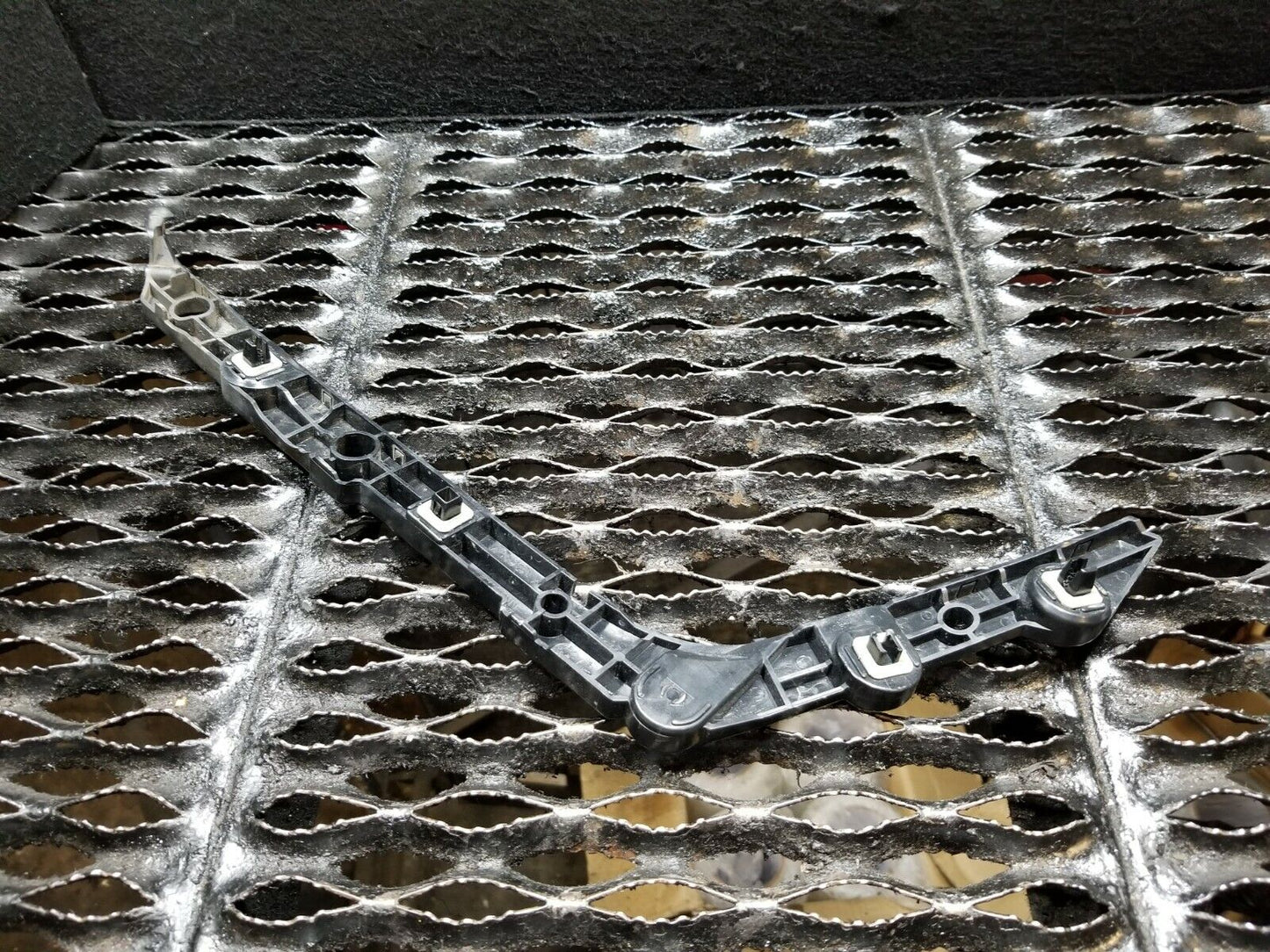 16 17 18 Nissan Sentra Sedan Rear Bumper Retainer Bracket Right Pass Side OEM