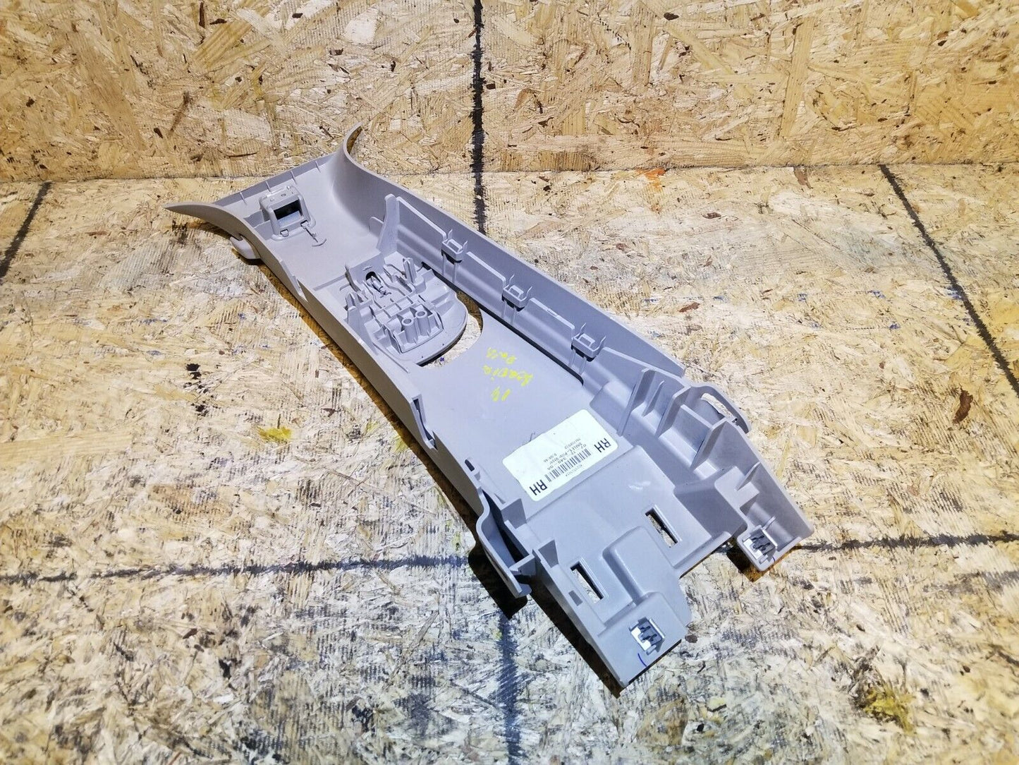 13 14 15 GMC Acadia Center Upper B Pillar Trim Right Passenger Side OEM