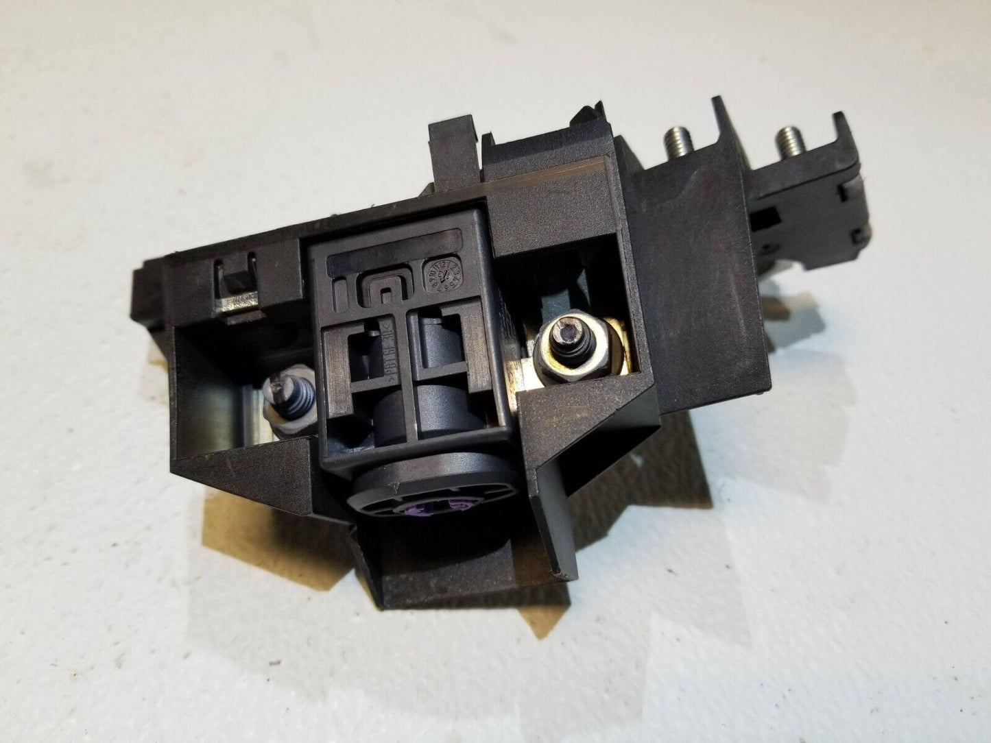 12 13 14 15 Audi A6 Positive Terminal Clamp Controller Protector OEM
