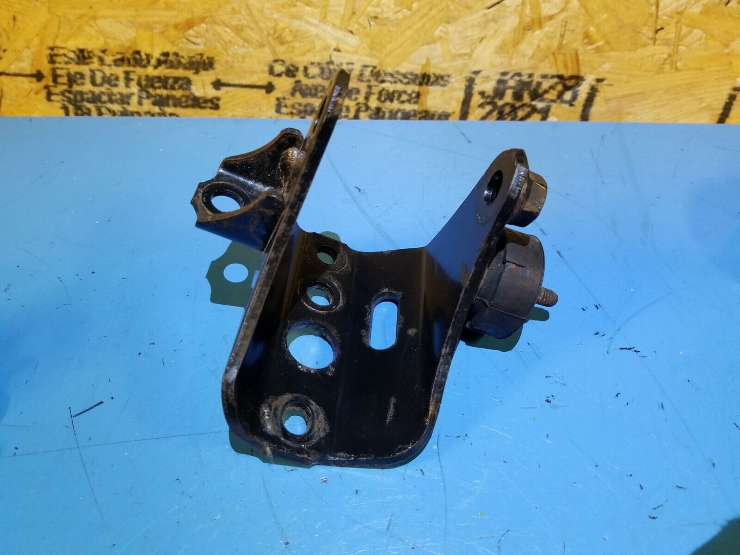11 12 13 14 15 Lexus CT200h Transmission Mount Bracket OEM