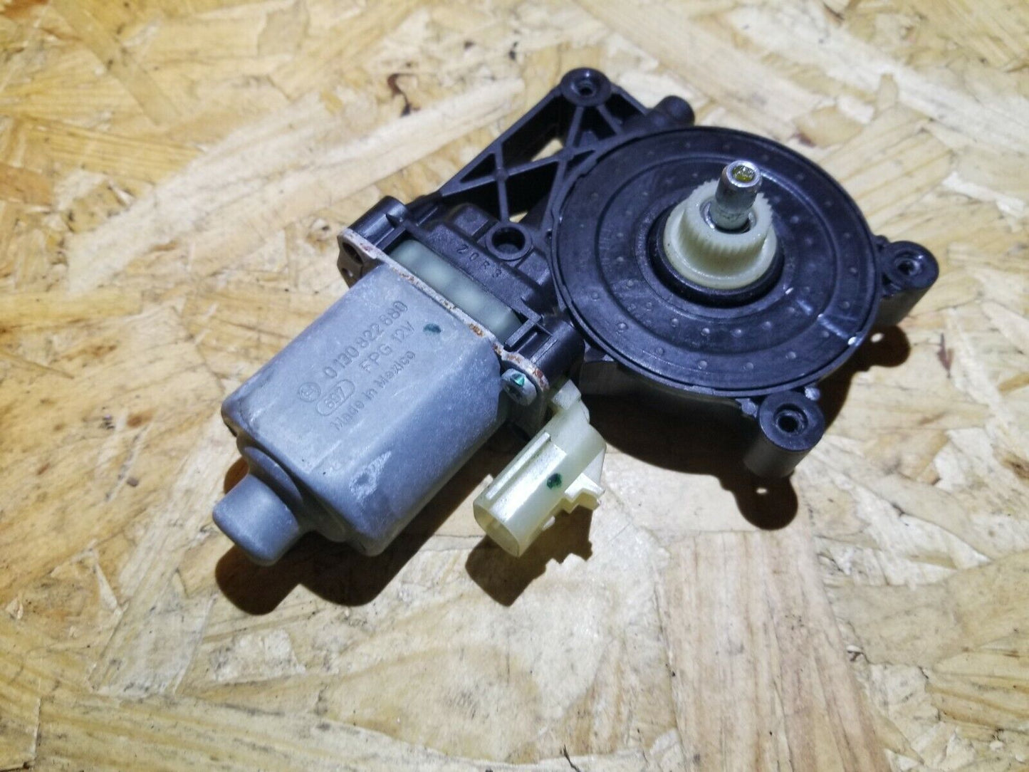 15 16 17 Chevrolet Equinox Front Door Window Regulator Motor Pass Side Right OEM