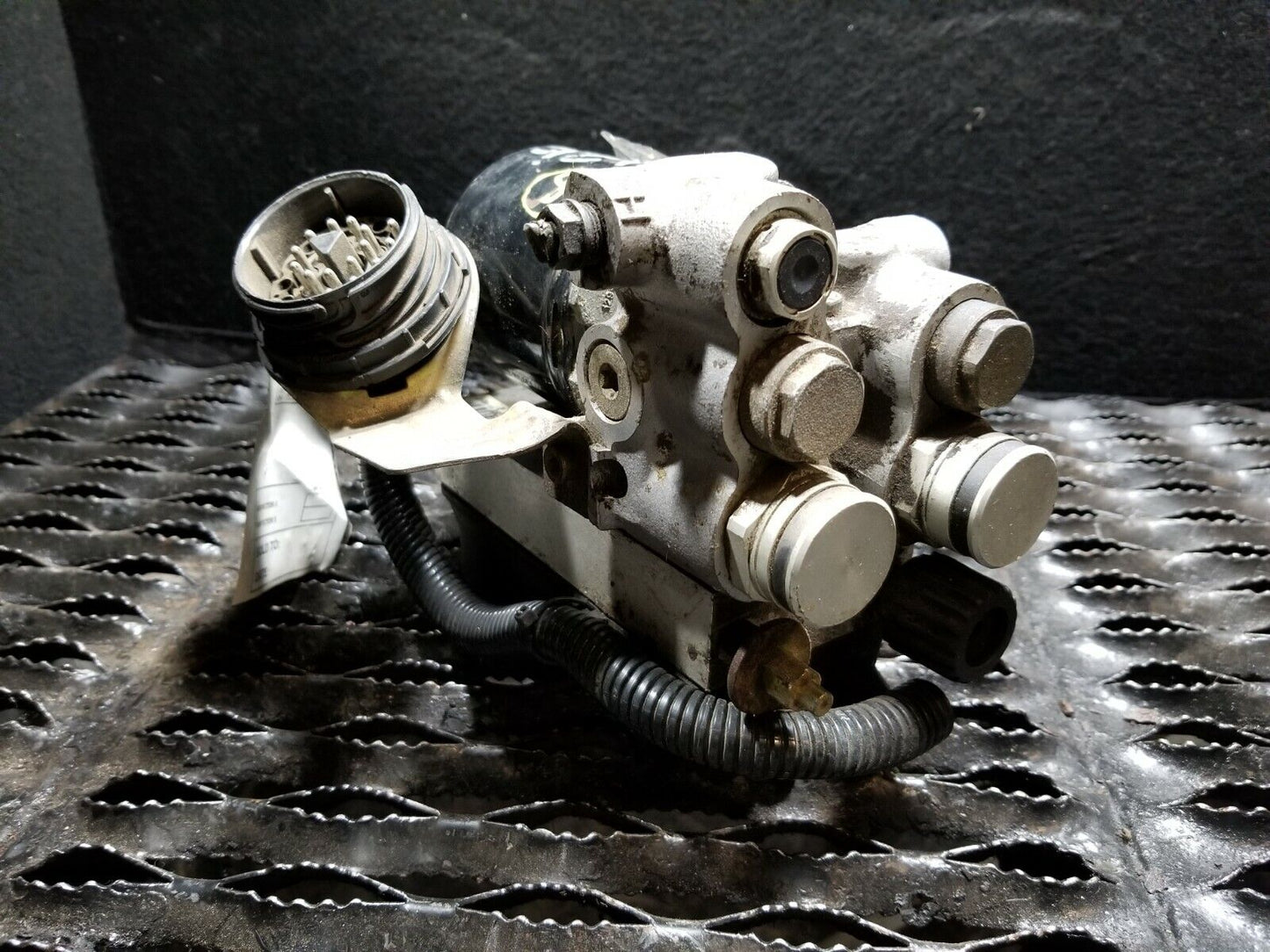 99 1999 BMW 323i 2.5l ABS Anti Lock Brake Pump OEM #83