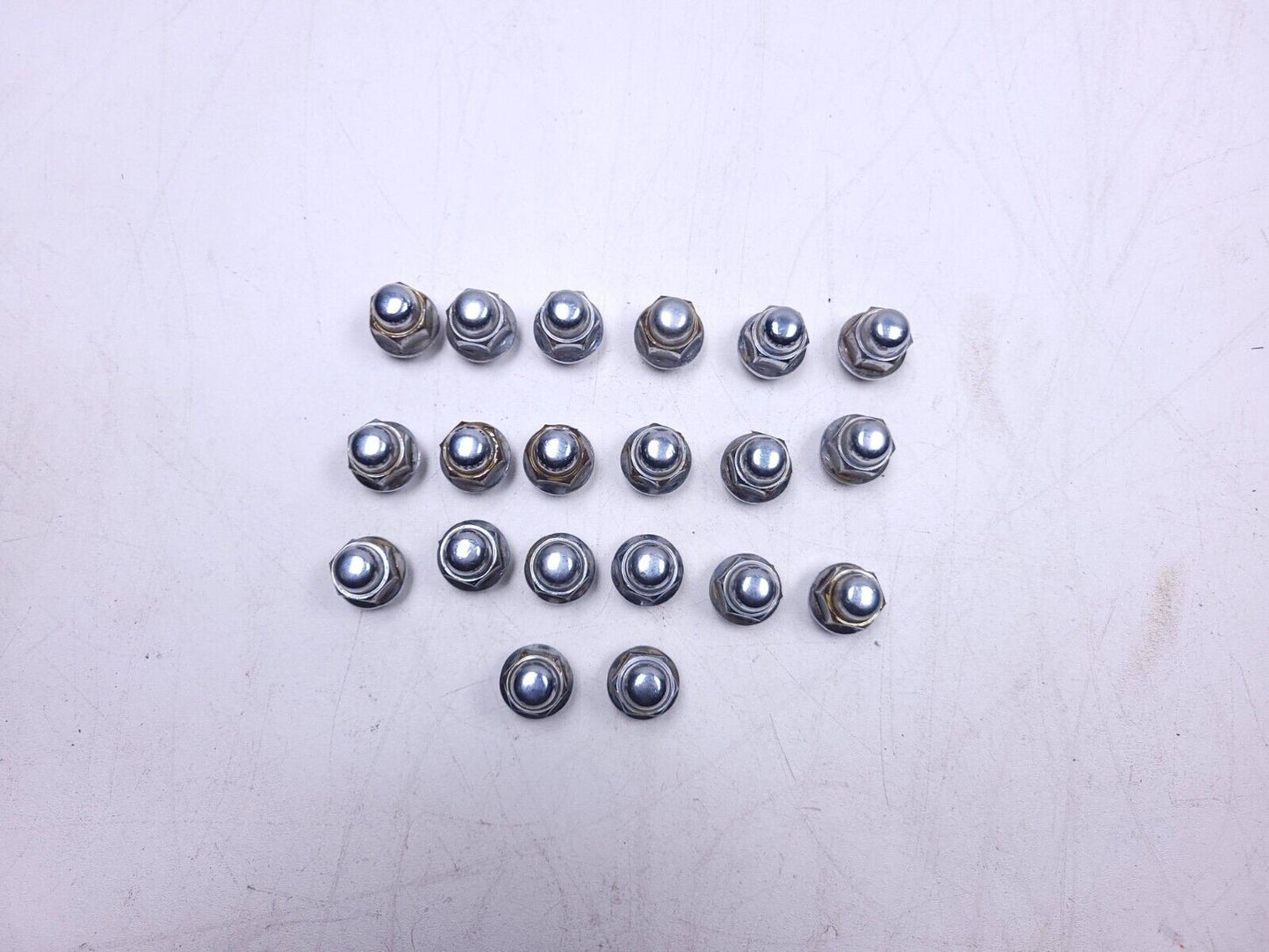 20 21 22 Hyundai Venue Wheel Lug Nut 20pcs OEM