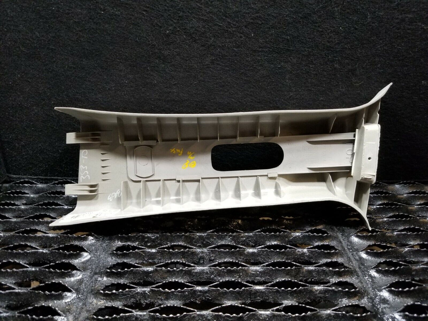06 07 08 09 10 Jeep Grand Cherokee Right Passenger Side B Pillar Trim OEM