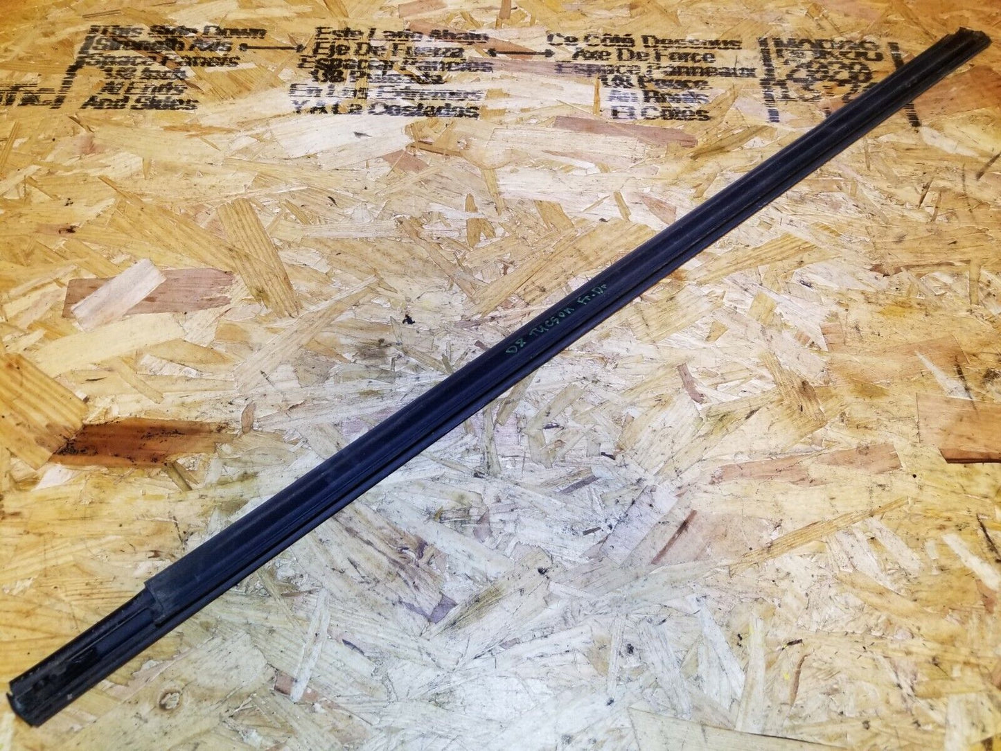 07 08 09 Hyundai Tucson Front Driver Door Window Glass Seal Belt Molding OEM 89k