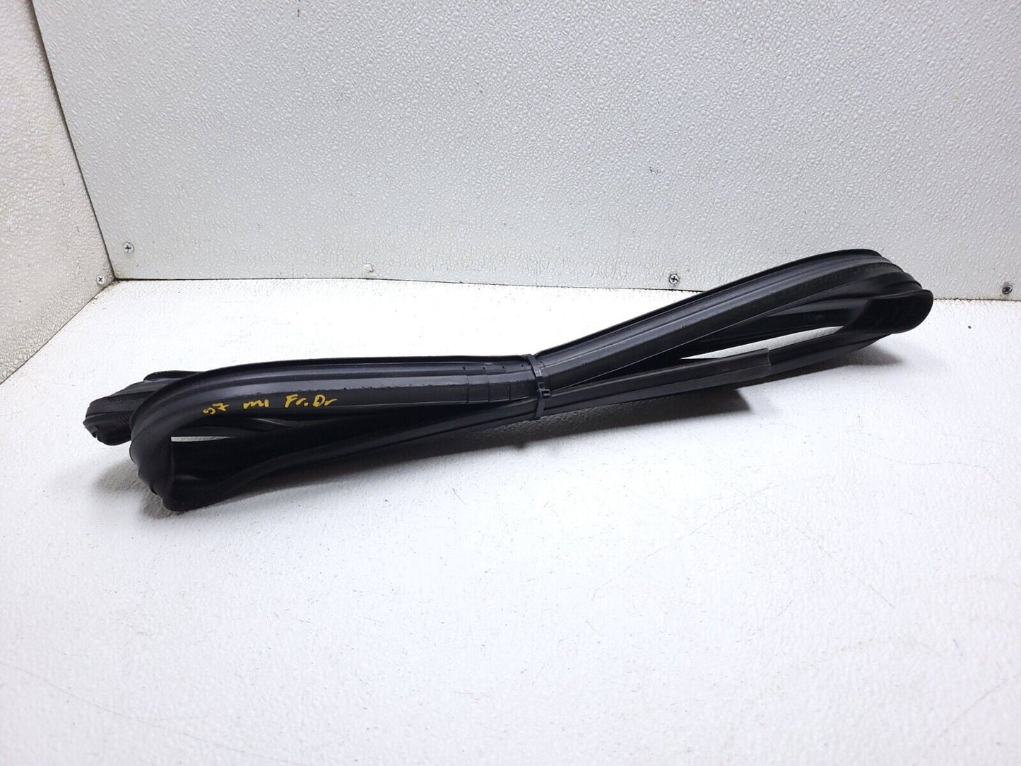 06 07 08 09 10 11 Mercedes Ml500 Door Weatherstrip Seal Front Left Driver OEM