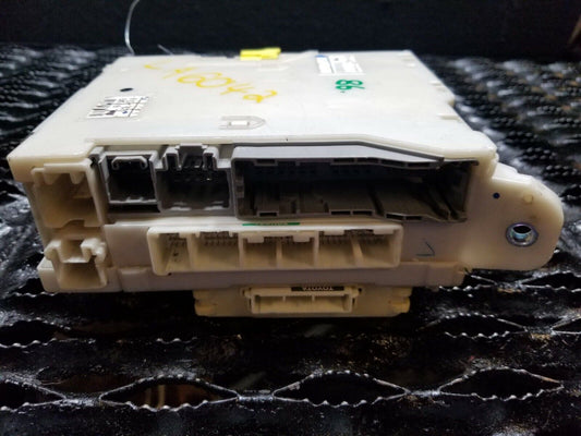 06 2007 08 09 Lexus IS250 Is350 Right Fuse Relay Junction Box OEM #86