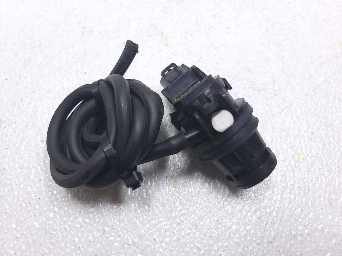 13 14 15 16 Audi A4 S4 Windshield Washer Pump 860310-9220 OEM