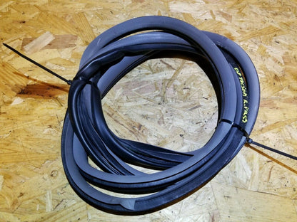 07 08 09 Hyundai Tucson Rear Right Pass Side Door Weatherstrip Seal OEM 89k