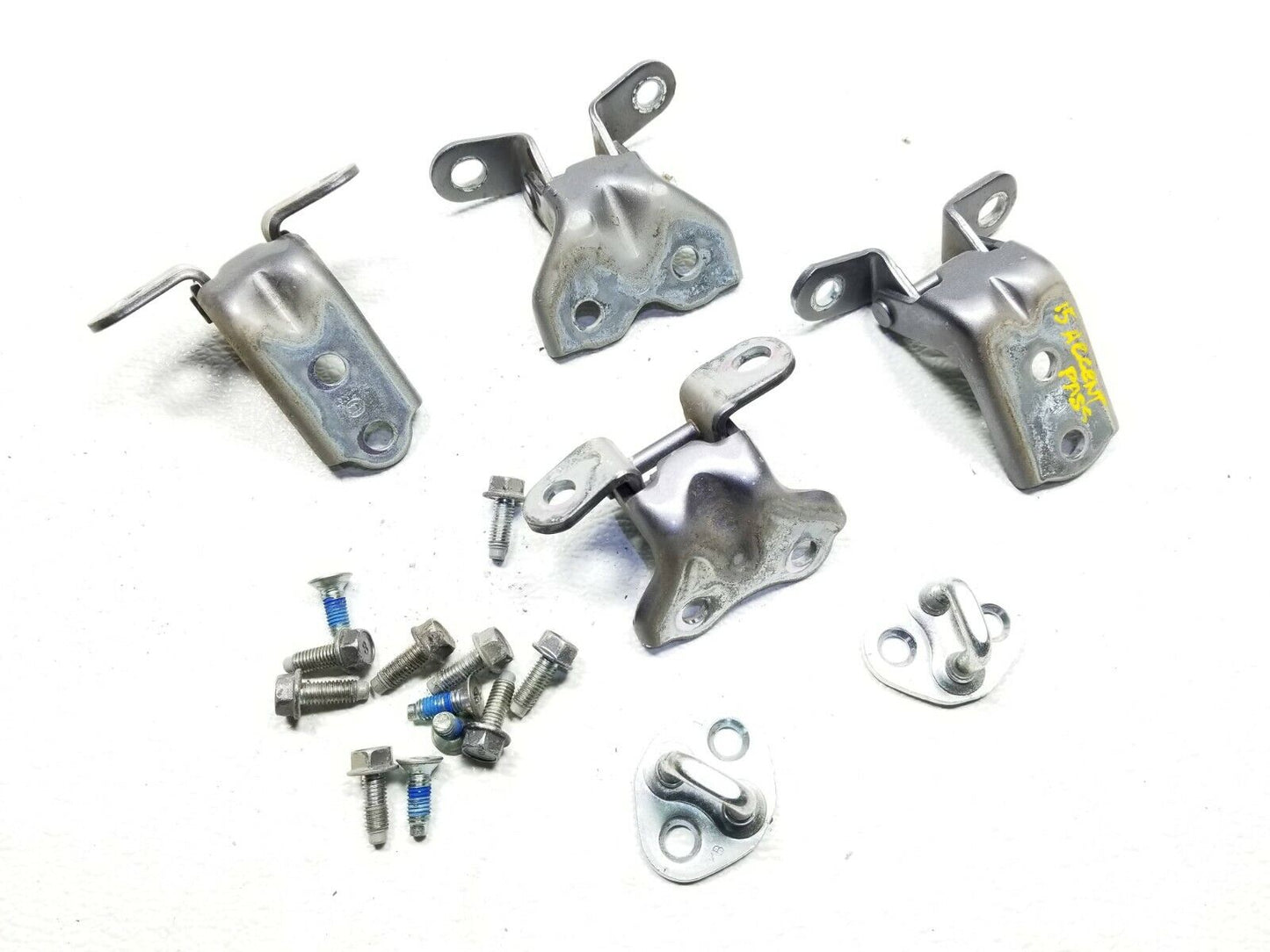 15 16 17 Hyundai Accent Door Hinge Right Passenger Side OEM