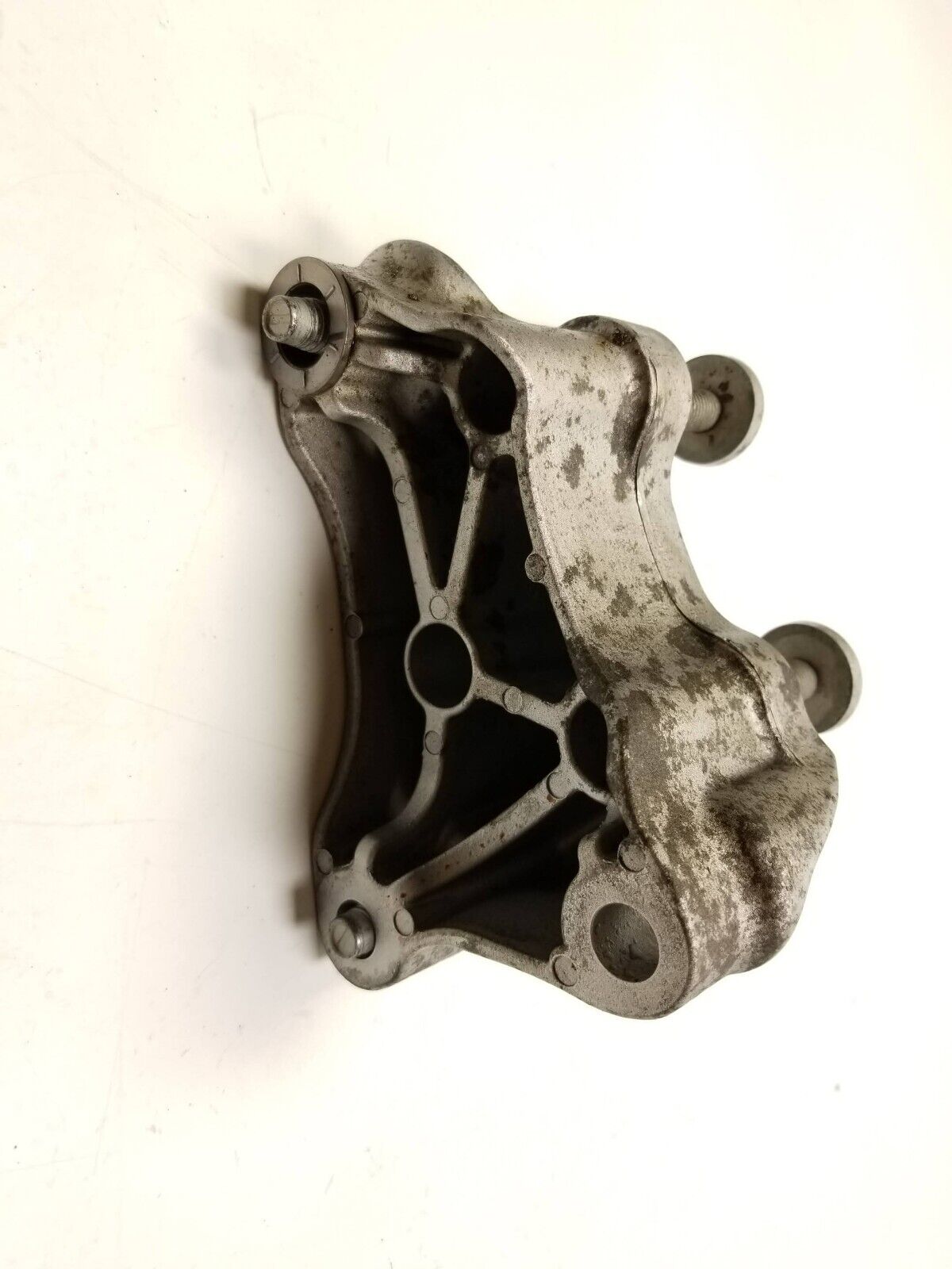 18 19 20 21 Chevrolet Equinox Transmission Left Side Mount Support Bracket OEM