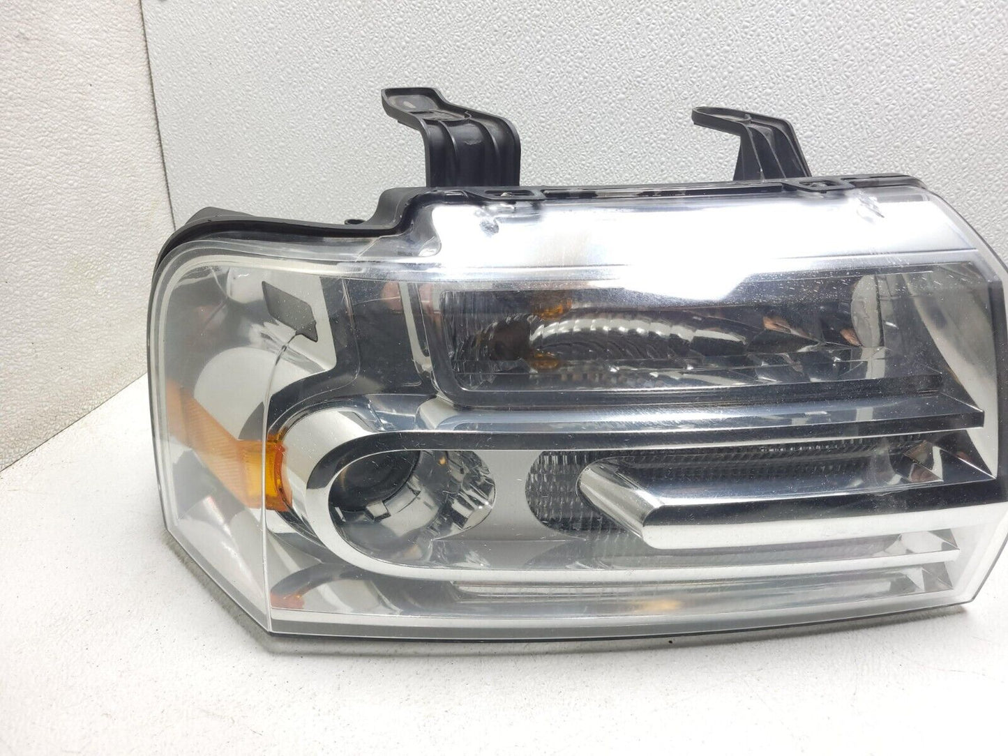 2007 - 2014 Lincoln Navigator Headlight Xenon Right Passenger Side OEM