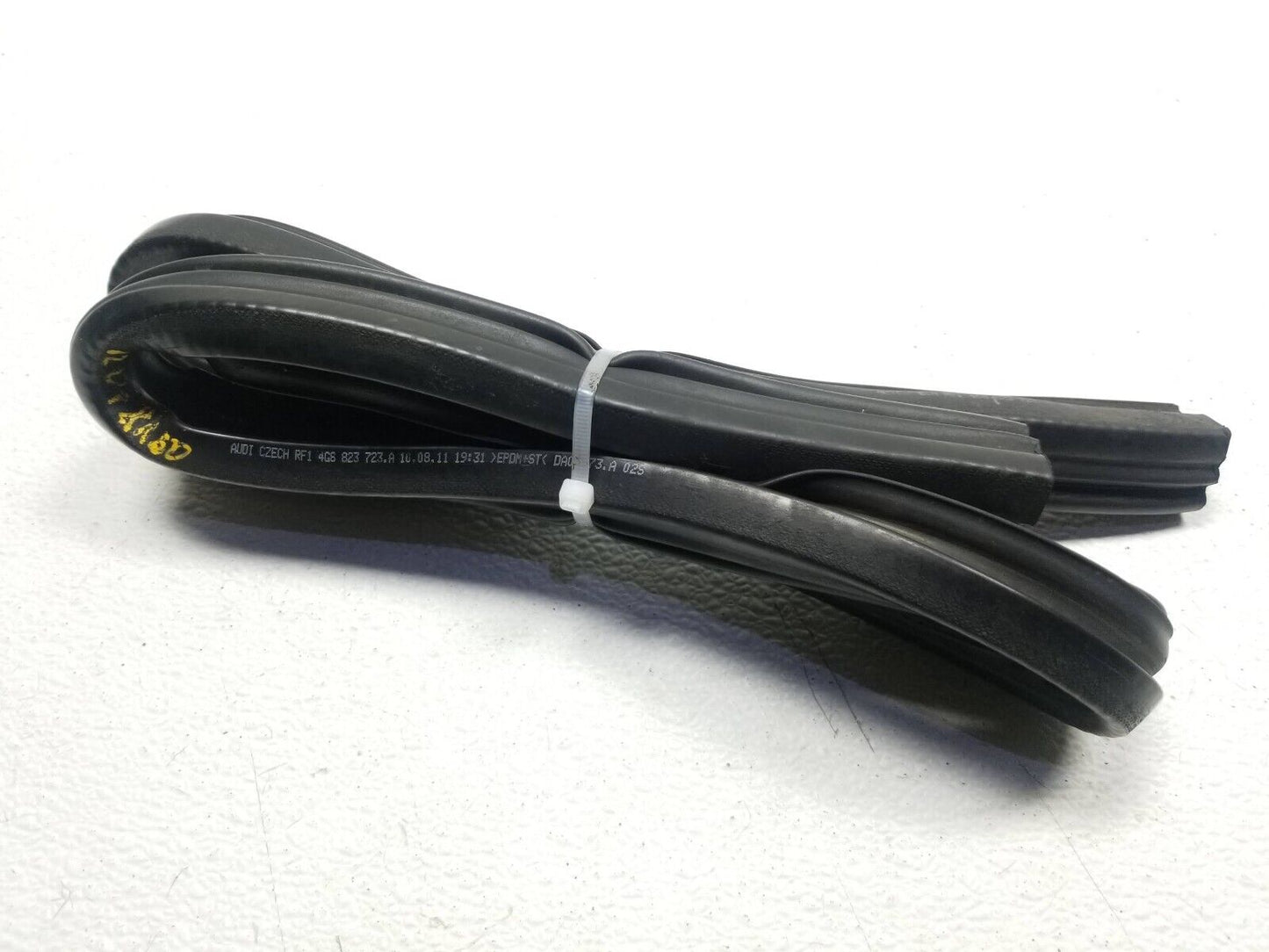 12 13 14 15 16 17 Audi A7 Under Hood Rearward Weatherstrip Seal OEM