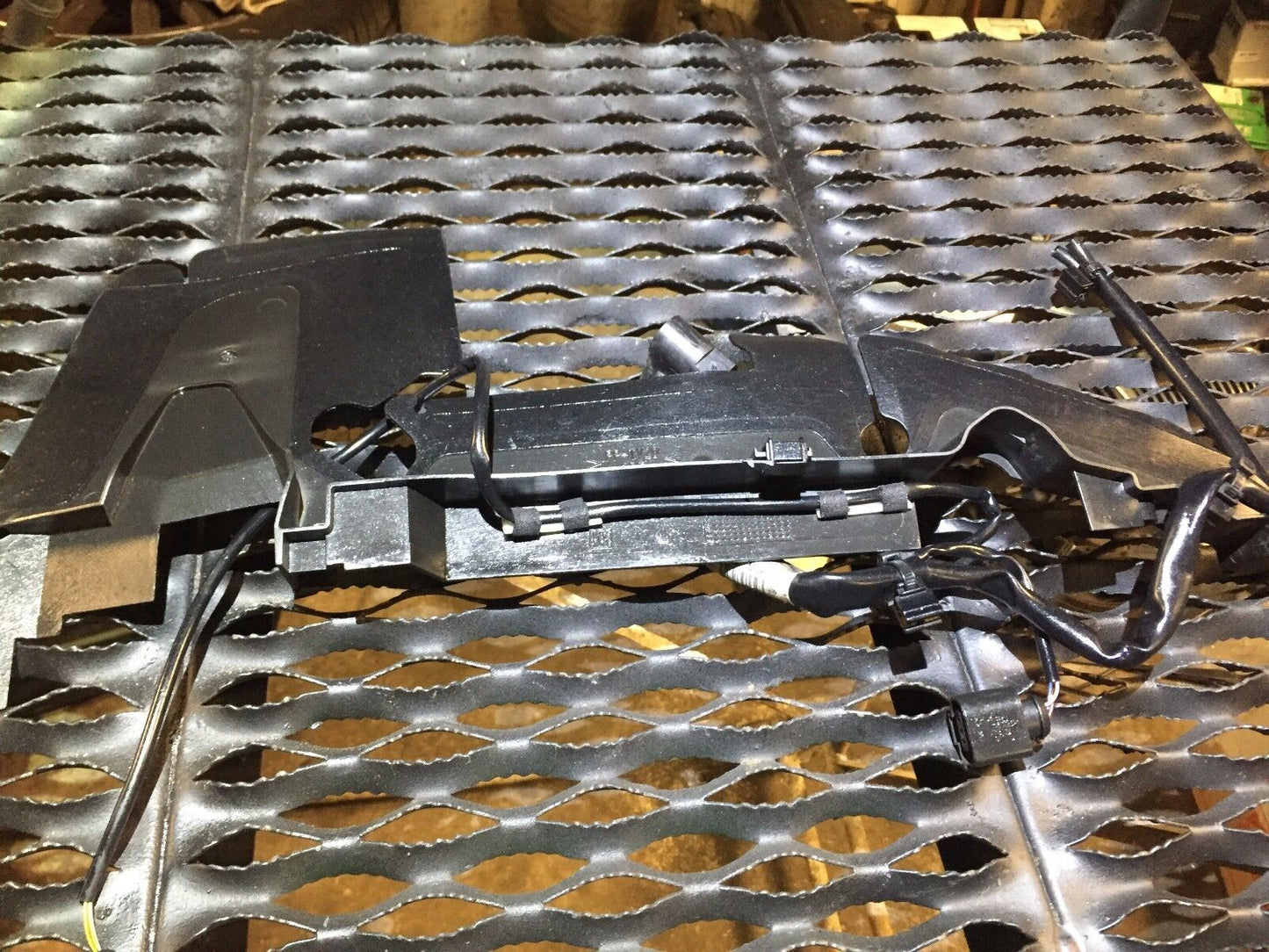 05 06 07 08 Audi A6 C6 3.2l Driver Side Radiator Air Guide Duct OEM 4f0121283b