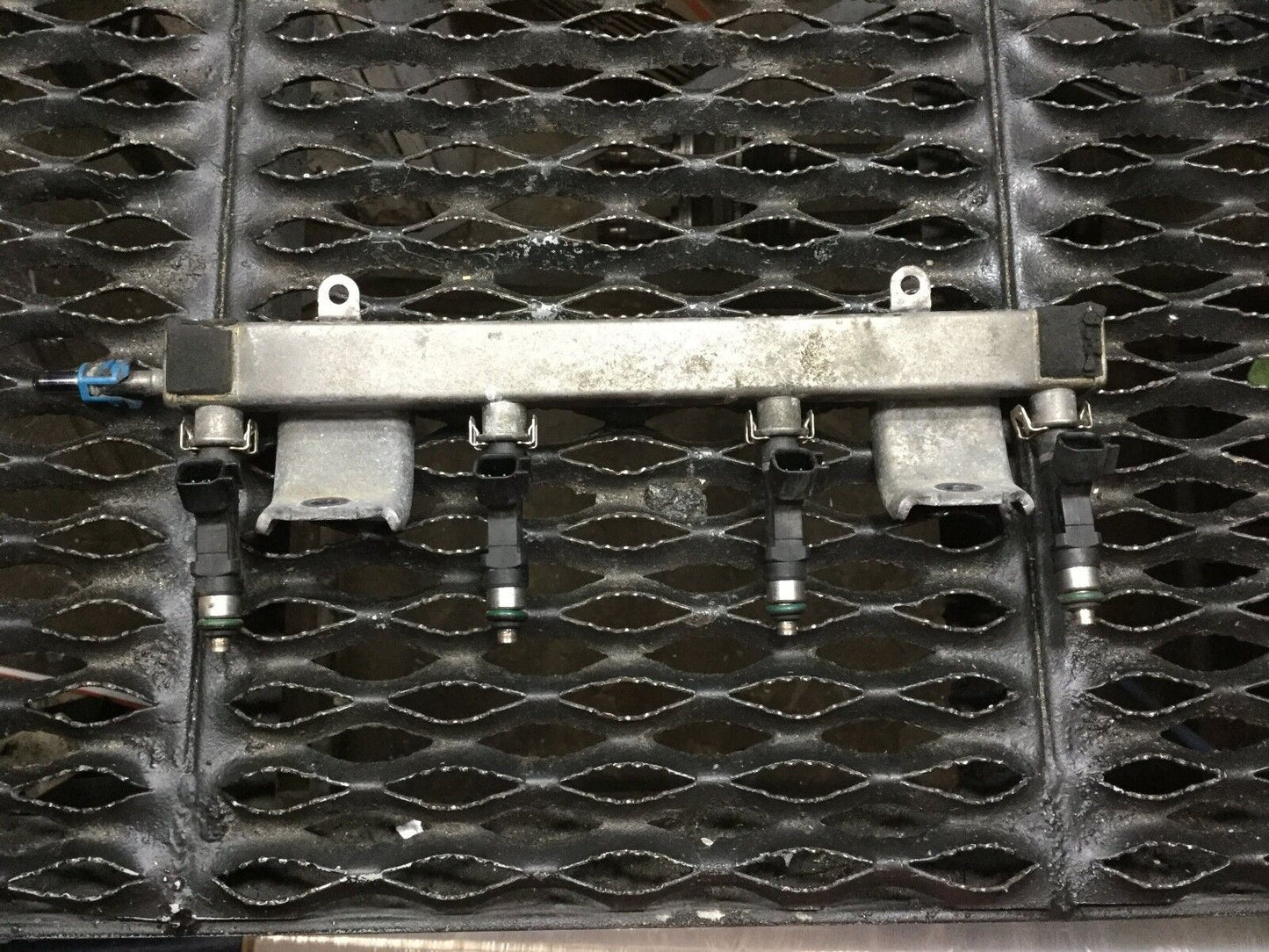 09 10 11 12 13 Mazda 6 Fuel Rail W/ Injectors 2.5l OEM