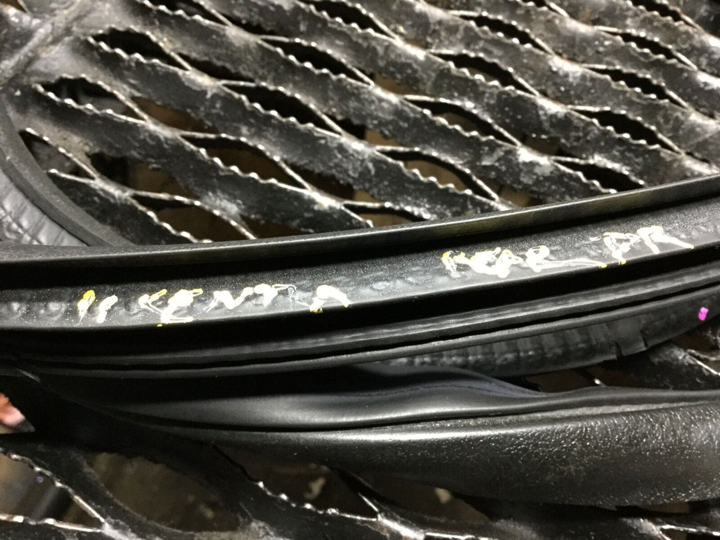 07 08 09 10 11 12 Nissan Sentra Rear Left Dr Side Door Weather Strip Seal OEM D8
