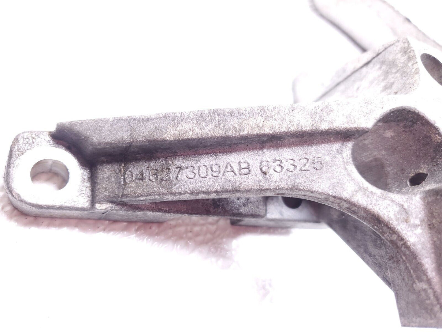 15 16  Dodge Dart 2.4l Engine Mount Bracket Pair Ome 76k Miles