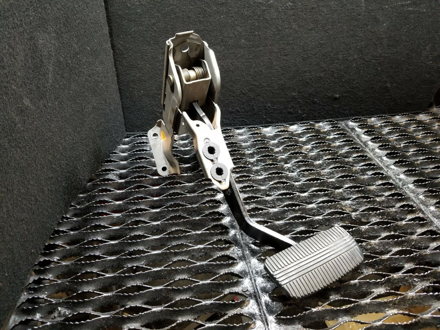 06 07 08 Infiniti Fx35 Brake Pedal OEM