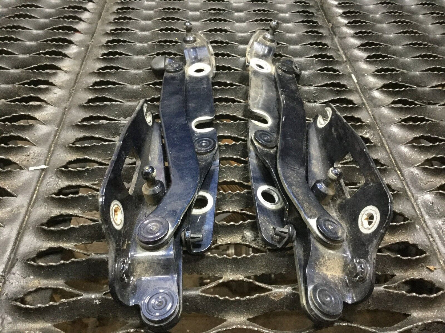 05 06 07 08 Audi A4 Trunk Lid Hinge Left & Right 2pcs OEM