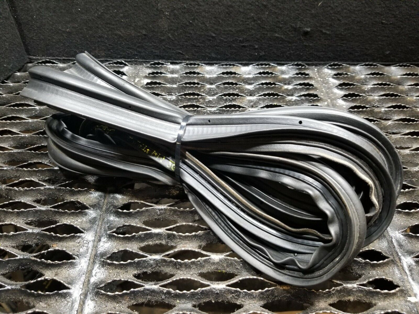 05 06 07 08 09 Ford Mustang Convertible Trunk Weather Strip Seal OEM 44k