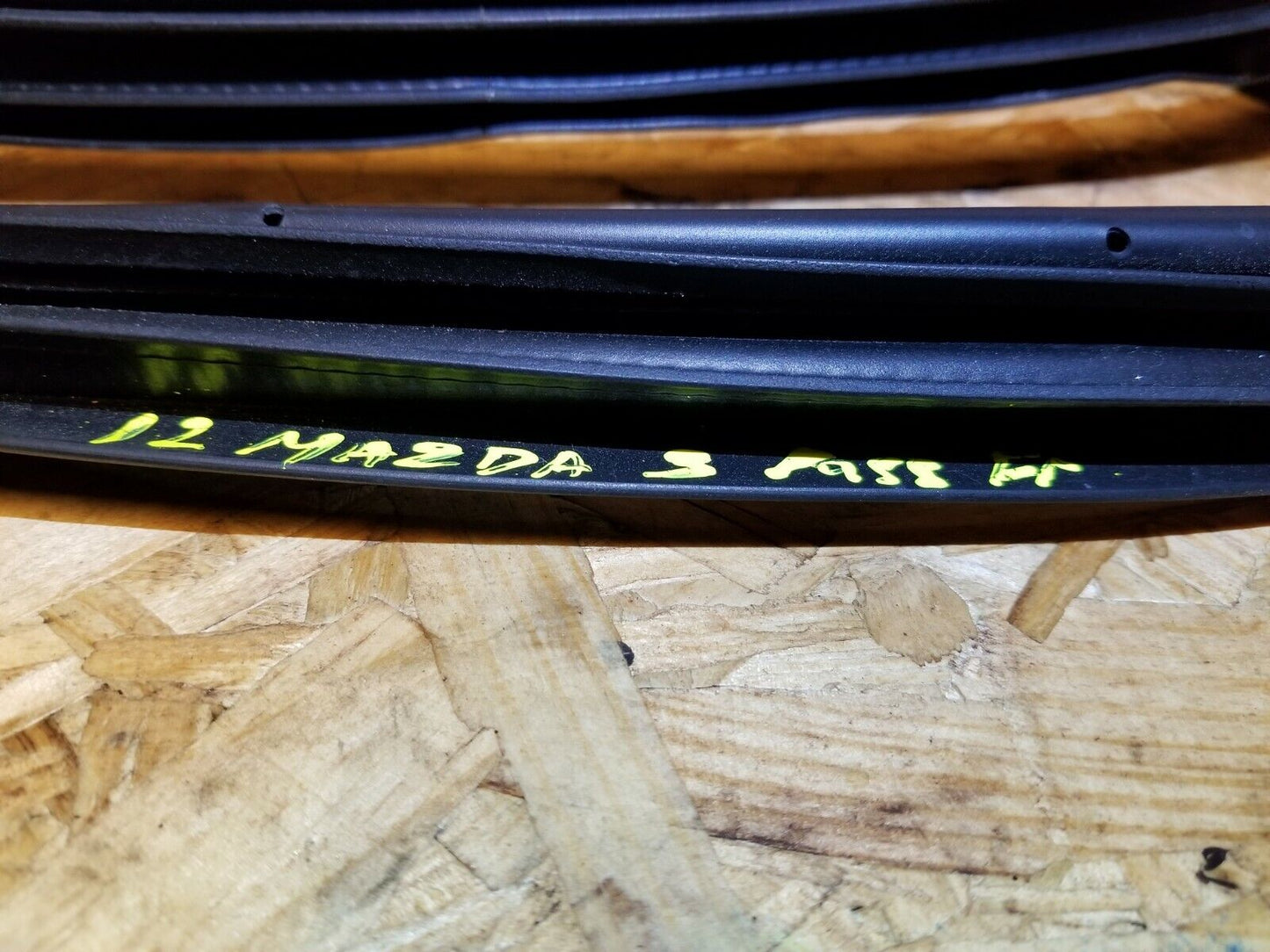 10 11 12 13 Mazda 3 Front Right Passenger Side Door Weatherstrip Seal OEM