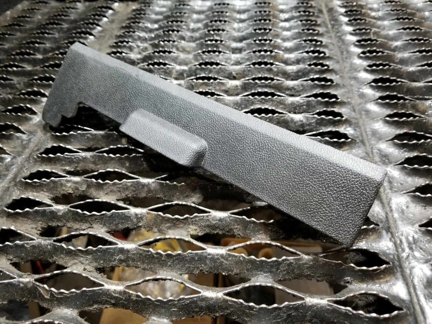 13 14 15 16  Dodge Dart Front Left Driver B Pillar Trim Cover Ome 76k
