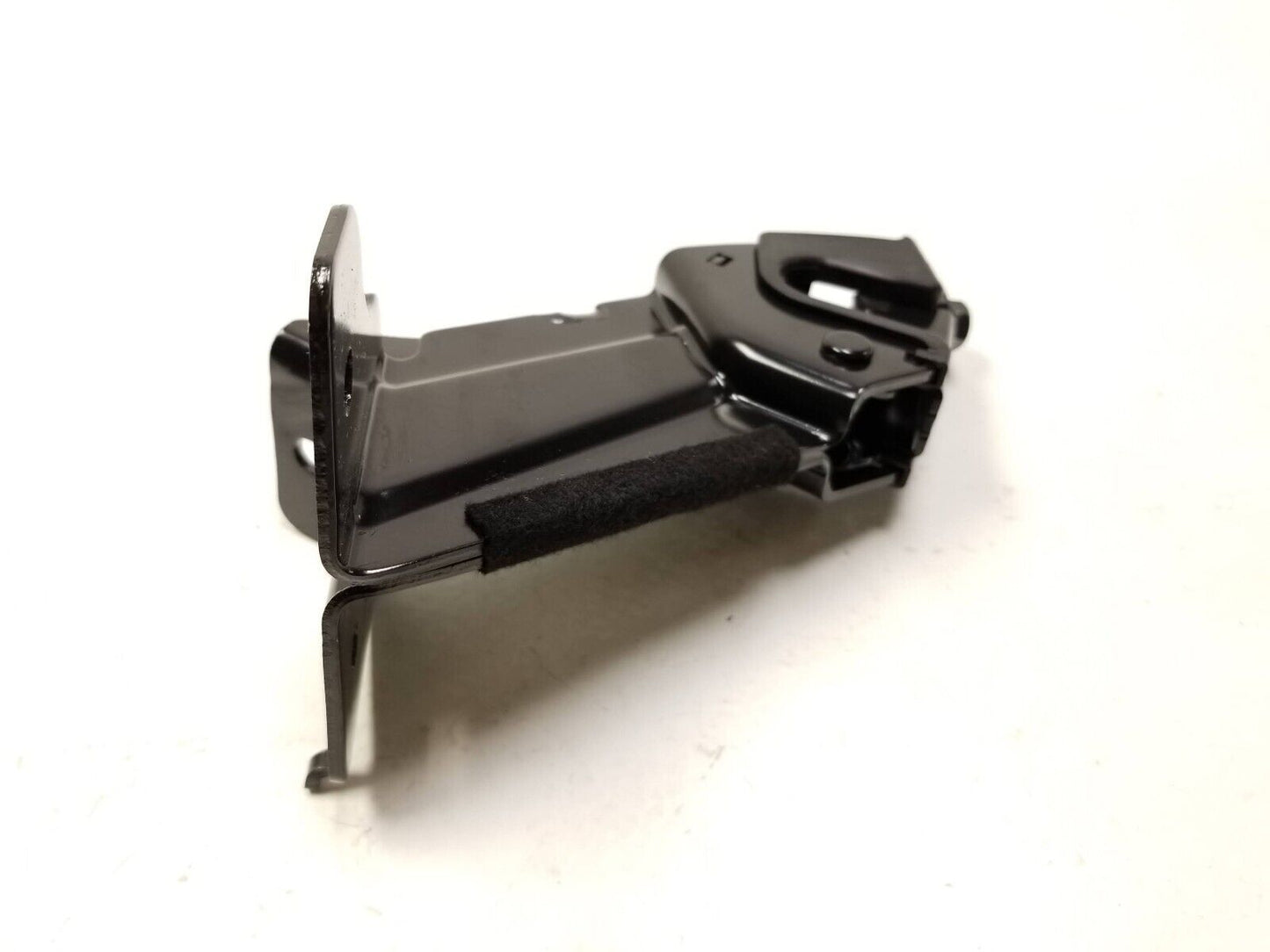 18-21 Hyundai Kona Rear Seat Latch Lock Striker OEM 29k Miles