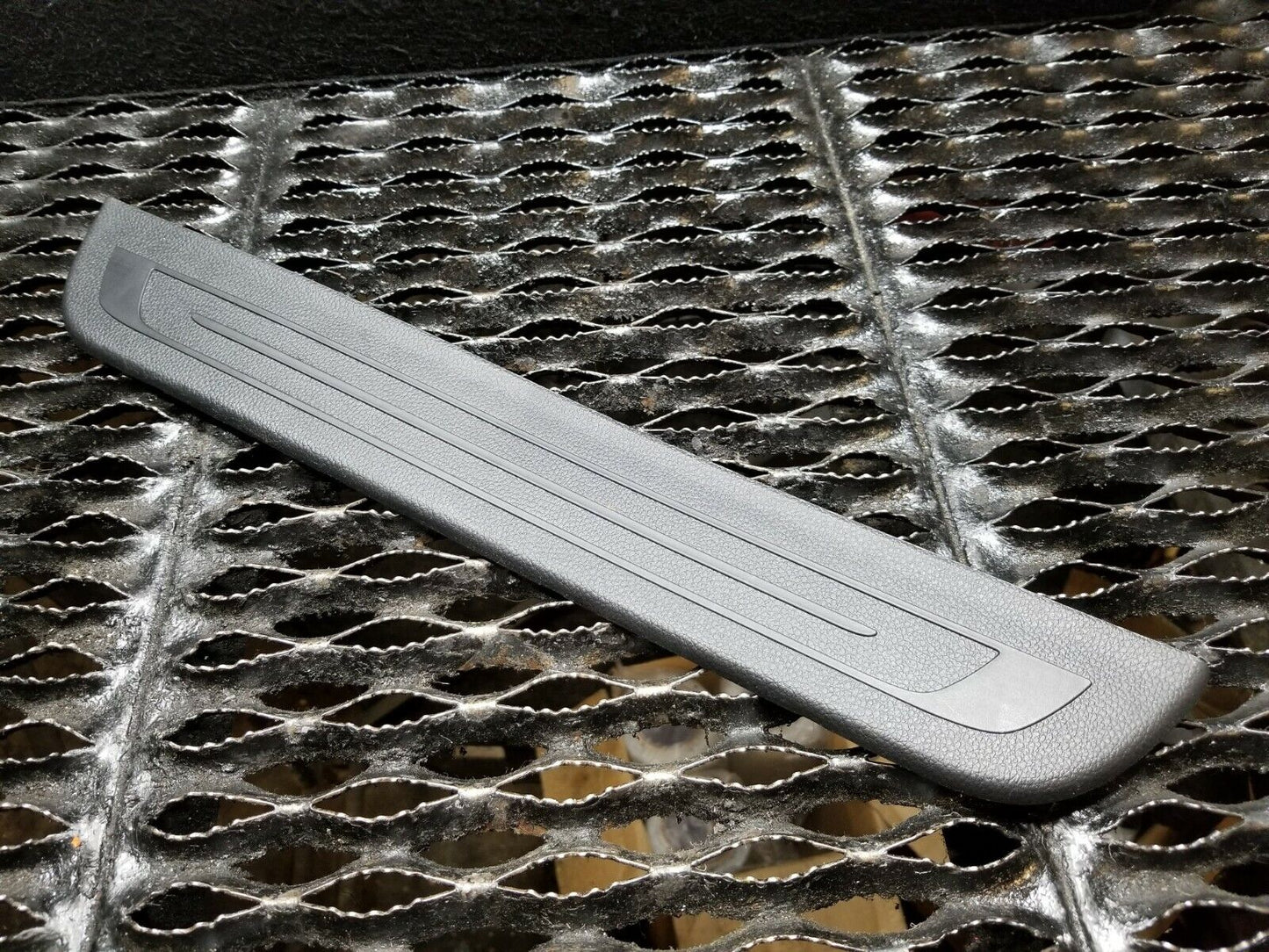 14 15 16 17 Hyundai Elantra Gt Interior Front Sill Plate Right Passenger OEM