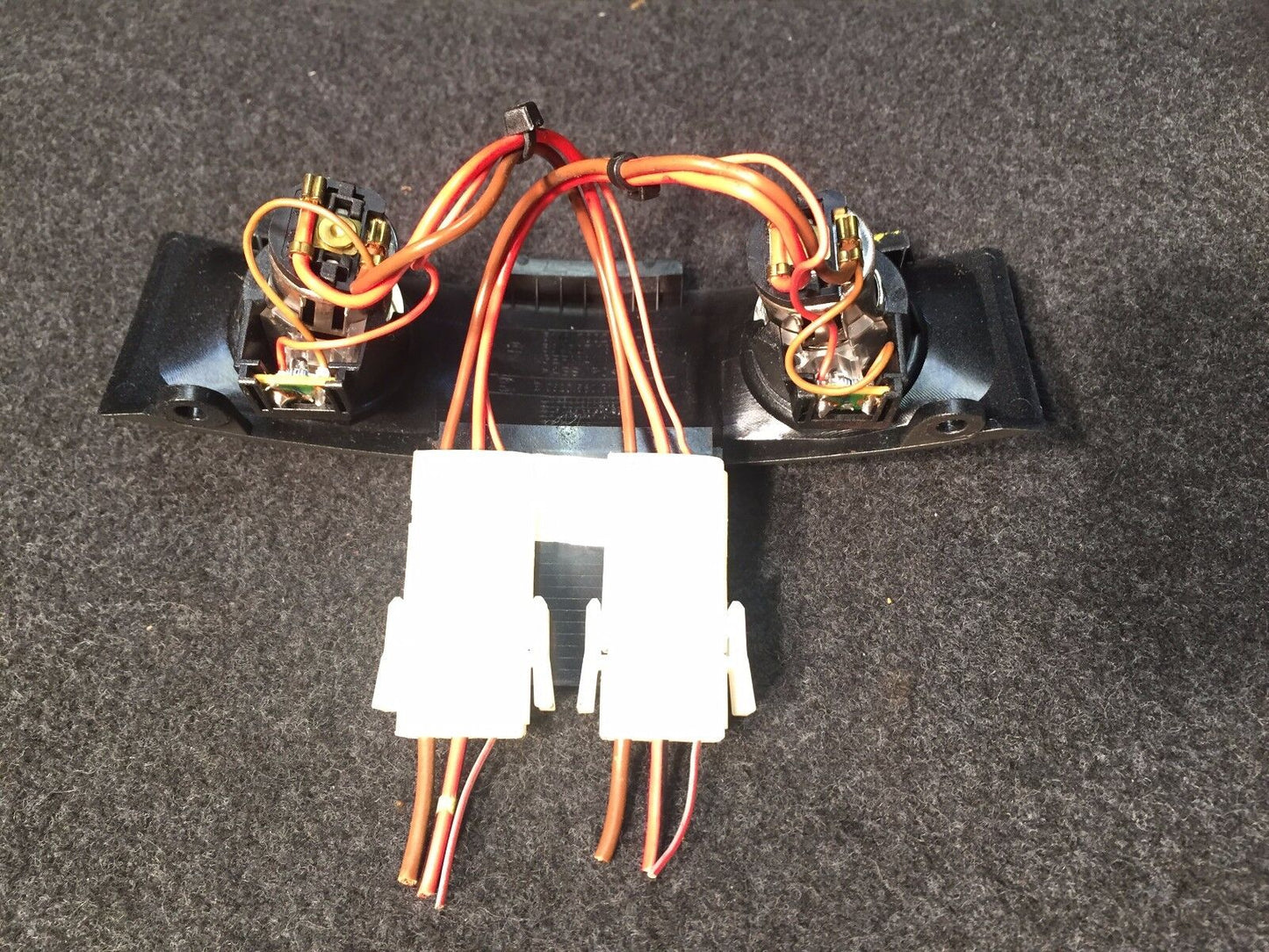 02 03 04 05 BMW 745i E65 E66 Rear Center Console Cigarette Lighter 7002402 OEM